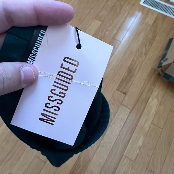 NWT Missguided Skirt evergreen. Size 6 - Picture 6 of 7